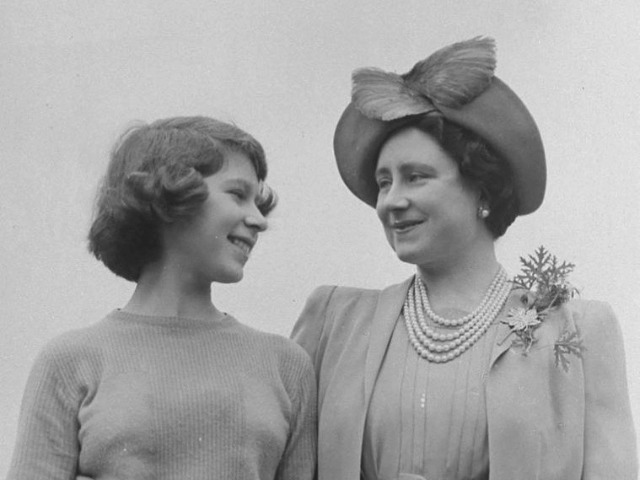 День матери: Как знаменитости поздравили мам с праздником