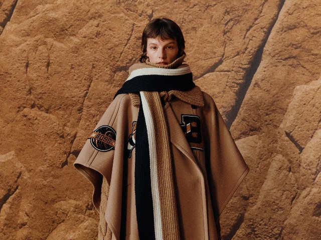 Как носить шарф в холодную погоду, чтобы выглядеть элегантно