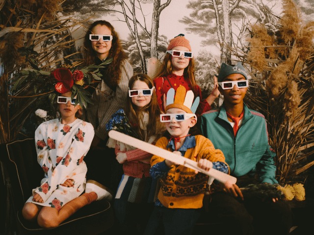 Milk Kids представили предновогоднюю съемку Happy Cosmic Holidays!