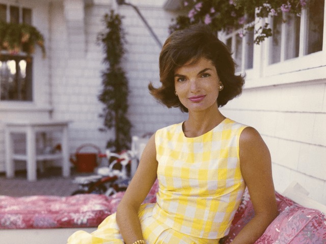 До брака с Онассисом: О любовных отношениях Жаклин Кеннеди снимут фильм