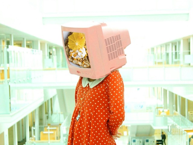 Японский ученый изобрел "съедобный" ТВ-экран: Он может имитировать вкусы еды