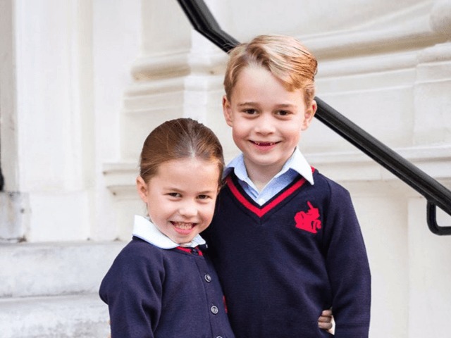 Смотрите: Принцесса Шарлотта впервые пошла в школу. Ее сопровождал брат