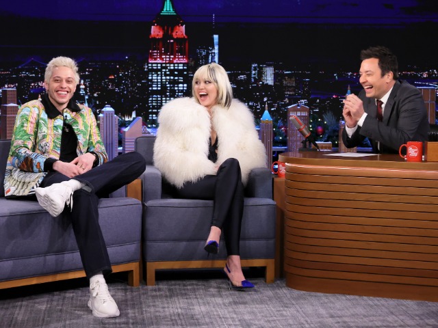 Майли Сайрус и бойфренд Ким Кардашьян Пит Дэвидсон сделали парные татуировки