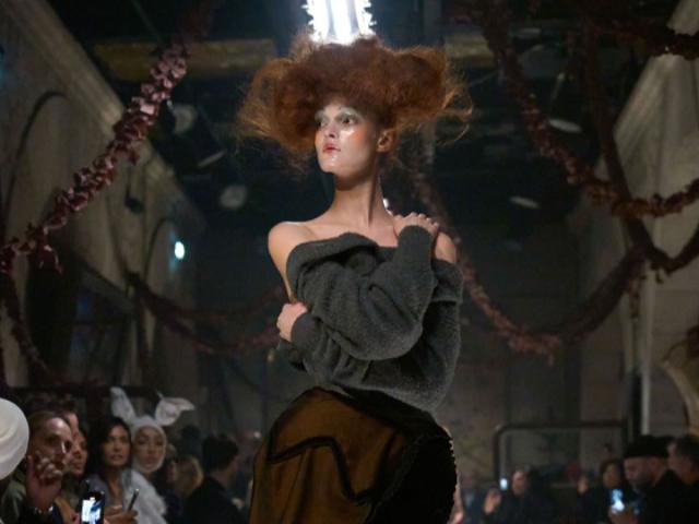 Калейдоскоп культових показів дизайнера Джона Гальяно