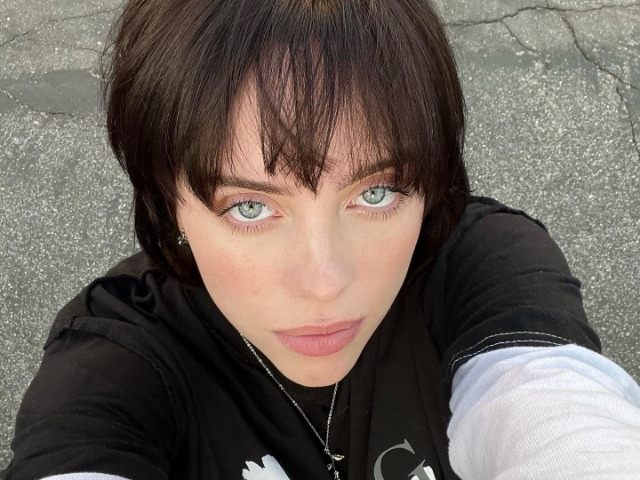 Билли Айлиш остановила концерт, чтобы помочь девушке с астмой. Канье Уэсту это не понравилось