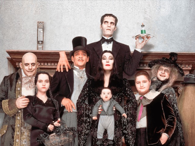 Выйдет новый сериал "Семейка Аддамс". Режиссер — Тим Бертон