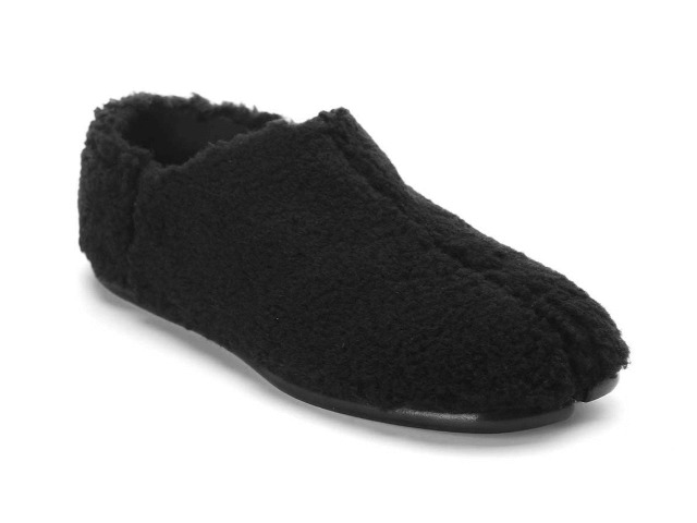 Вещь дня: Слиперы-таби с флисовым верхом Maison Margiela