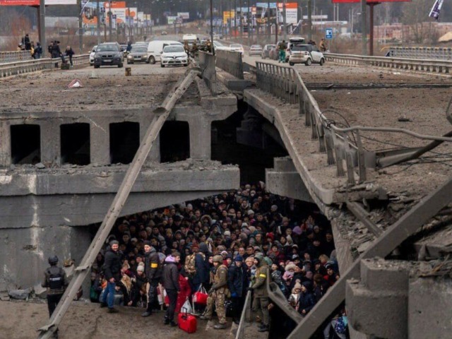 Допомога за кордоном: Де українцям шукати прихисток? 