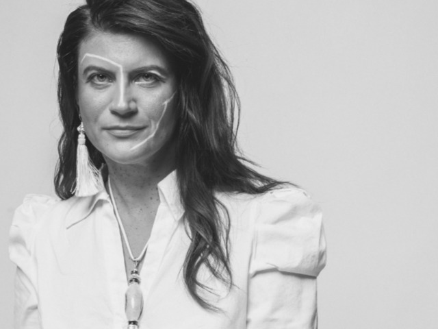 Біла сорочка: Лариса Денисенко