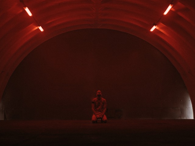 Neonknight рассказал о новой видеоработе — багрово-кровавом клипе на сингл Martyrdom