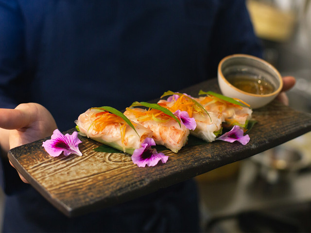 Необычный рецепт: Нем с креветками, овощами и вьетнамскими травами