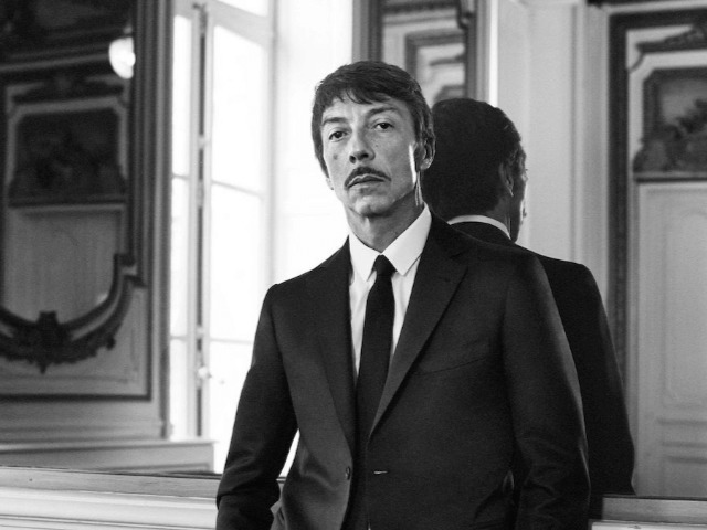 В сети раскритиковали фото обнаженного парня в рекламе Valentino. Пьерпаоло Пиччоли ответил хейтерам