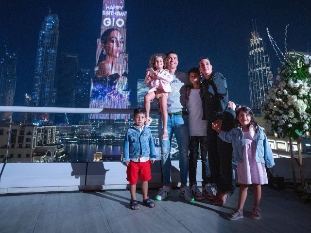 Вся семья в сборе: Криштиану Роналду трогательно поздравил свою девушку с днем рождения