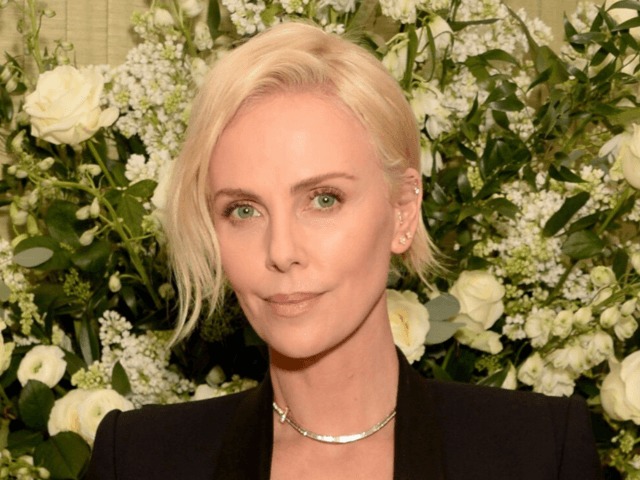 Together For Her: Шарлиз Терон запустила кампанию по борьбе с домашним насилием во время пандемии