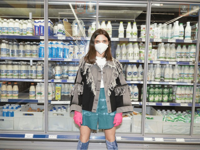 Ksenia Schnaider перечисляют на переработку масок и перчаток $ 40 с каждой покупки