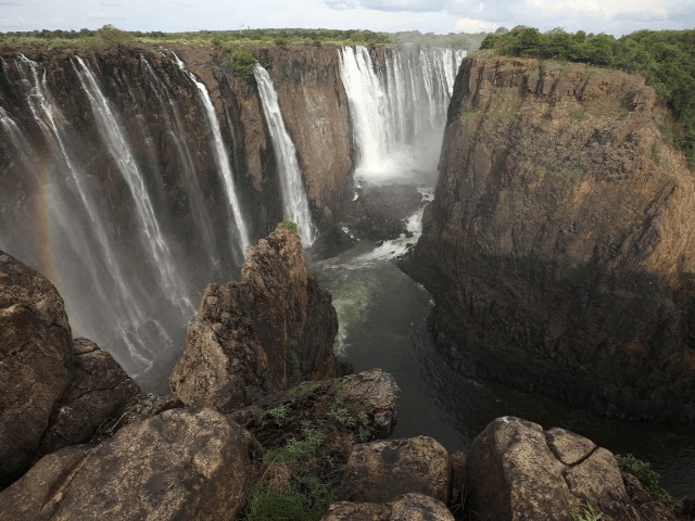 Водопад Виктория почти высох из-за сильнейшей засухи