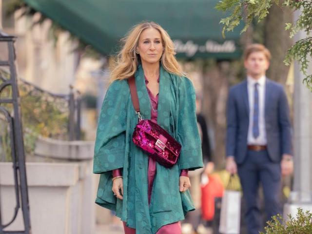 Це не сумка, це багет! Історія Fendi Baguette та стилізація Керрі Бредшоу