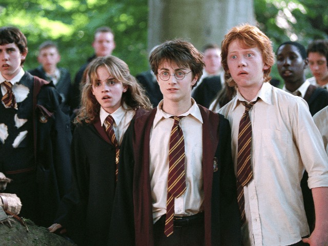 Слушайте: Дэниел Рэдклифф, Дэвид Бекхэм, Дакота Фаннинг и другие звезды прочтут первую книгу о Гарри Поттере