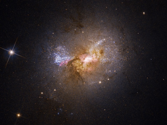 Впервые в истории: NASA обнаружило черную дыру, создающую звезды 