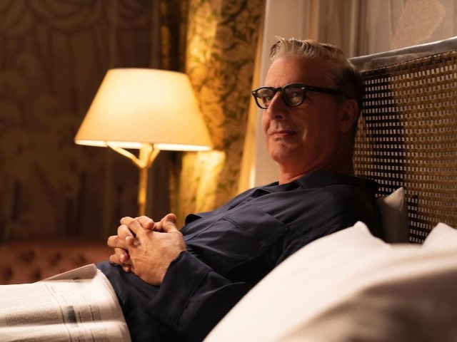 В последнем эпизоде "И просто так" должен был появиться Мистер Биг. Сцену вырезали из-за обвинений Криса Нота в изнасиловании