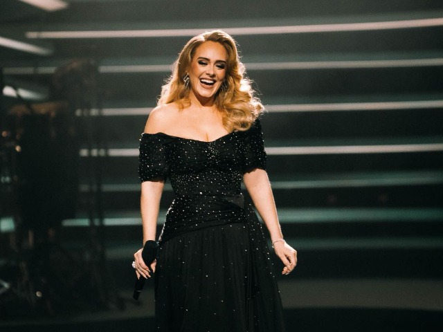 Spotify убрал функцию перемешивания треков по просьбе Адель. Теперь все альбомы нужно слушать по порядку