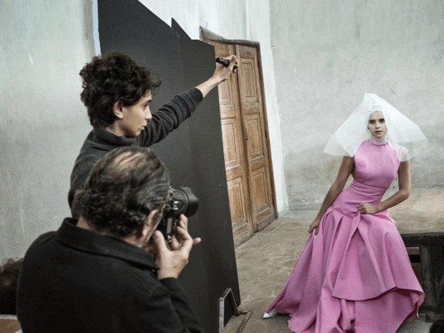 Эмма Уотсон, Клэр Фой и Кристен Стюарт в образе Джульетты для календаря Pirelli