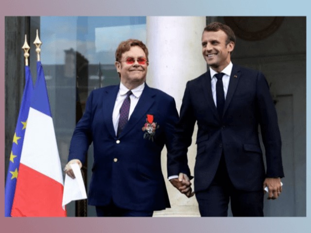 Элтона Джона удостоили высшей награды Франции