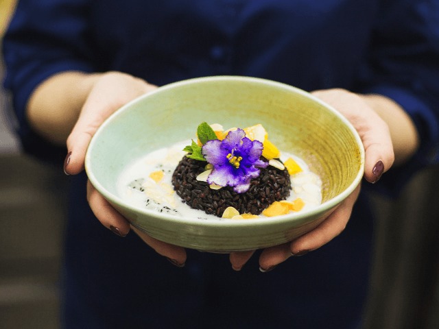 Необычный рецепт: Дикий рис с кокосовым молоком и экзотическими фруктами 