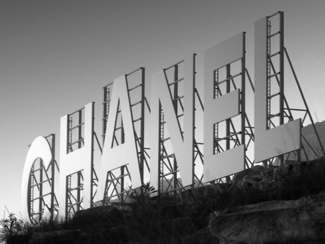 Смотрите прямую трансляцию показа коллекции Chanel на сайте L'Officiel