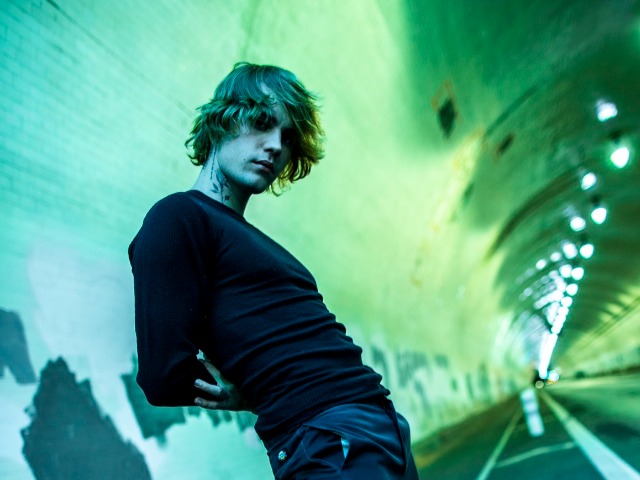 В новом клипе Джастина Бибера на трек Ghost снялась актриса Дайан Китон